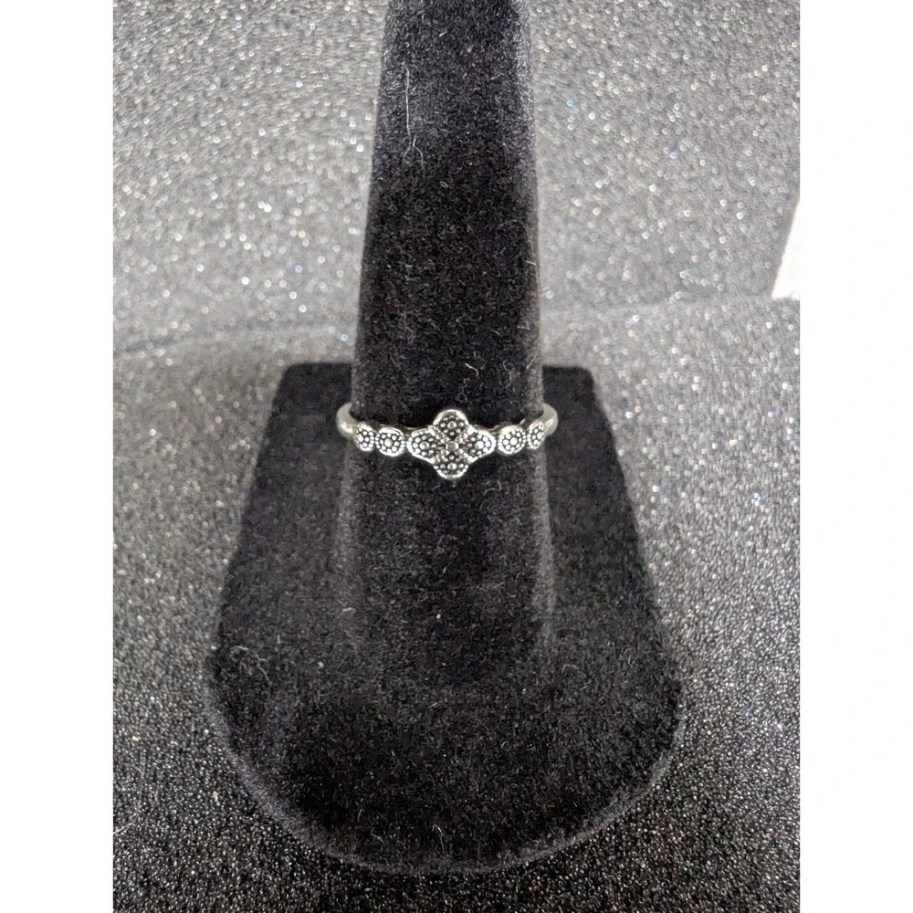 Silver Toned‎ Clover Pendant Ring - size 6